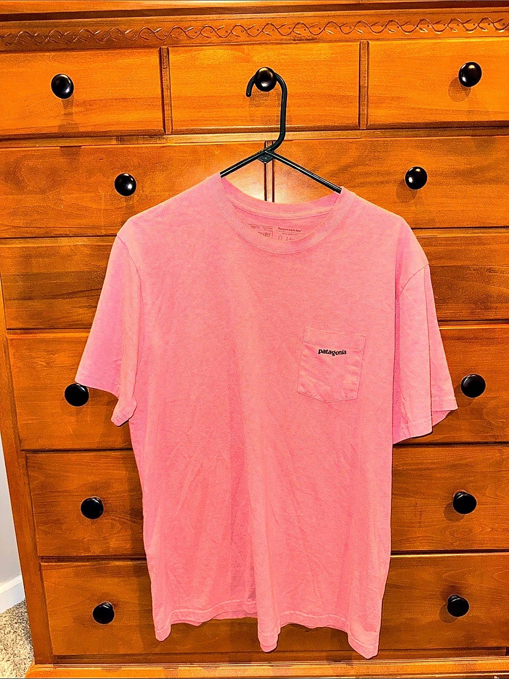Patagonia P-6 Logo Pocket Responsibili-Tee Pink Pocket Tee Size Large